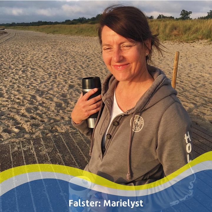 Marielyst – der perfekte Ort für einen Badeurlaub, das findet nicht nur Kerstin, denn der Strand auf der Insel Falster wurde bereits mehrfach zum besten Strand Dänemarks gekürt. 🏖️ 🇩🇰 Weicher, weißer Sand, ruhiges und sauberes Wasser und zahlreiche San...