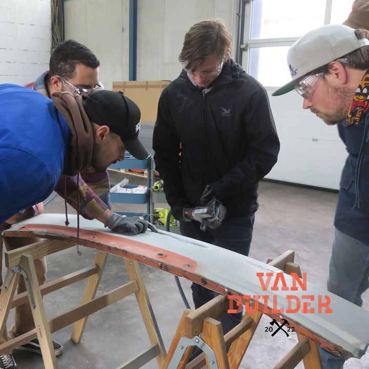 Hobby-Handwerker, DIY-Fans und Van-Hersteller aufgepasst. Wir vergeben gemeinsam mit Vans.and.Friends und Busbastler den Van Builder Award 2022!
Der Award wird in zwei Kategorien vergeben - Private und Professional. Die FinalistInnen werden auf die #cm...