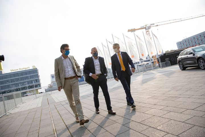 Parallel zum AMB Technologieforum findet auf unserem Gelände der Strategiedialog Automobilwirtschaft statt. Hier werden Konzepte & Maßnahmen entwickelt, wie die Transformation der Automobilwirtschaft in BW gestaltet werden kann. Unsere Messe-Chefs Ro...