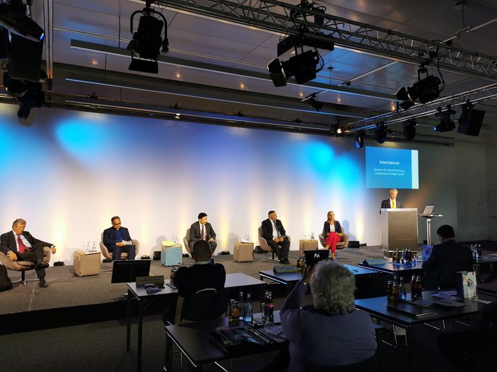 Welche Rolle spielt der Tourismus in verschiedenen Ländern? Welchen Herausforderungen steht der Tourismus aktuell gegenüber? Und was können wir für die CMT 2021 erwarten?? Auf der Podiumsdiskussion anlässlich des Welttourismustags wurden bei un...