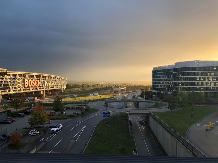 Mit diesem schönen Sonnenaufgang wünschen wir euch allen einen entspannten & ruhigen Feiertag. ?? ? #TagDerDeutschenEinheit