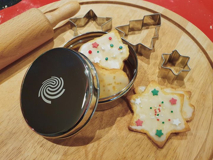 Der Nikolaus war da. ?? Er hat an euch gedacht und was Schönes für das 2. Adventsgewinnspiel ?️?️ mitgebracht: 3 Pakete bestehend aus einer Mini-Plätzchendose und einem Tannenbaum-Ausstecher für eure Weihnachtsbäckerei. ? Sagt u...