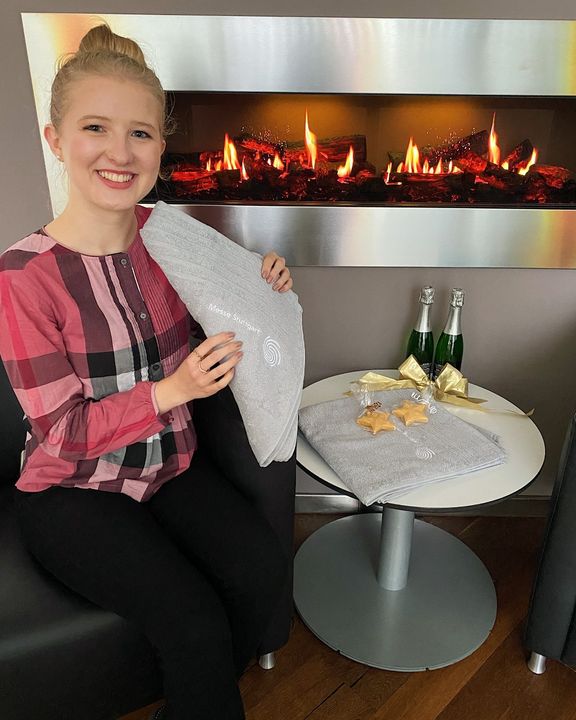 Die 4. Kerze brennt - Weihnachten steht vor der Tür. ?️?️?️?️ Damit ihr nach den Feiertagen den Weihnachtsstress hinter euch lassen und richtig entspannen könnt, haben wir heute zwei Wohlfühlsets für euch. Dieses besteht jeweils...