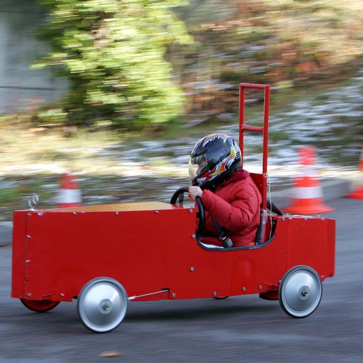 Heiße Reifen an diesem #ThrowbackThursday ?
2005 fand im Rahmen der Modellbau Süd ein Seifenkistenrennen auf dem Killesberg statt.? Dafür waren die Profis vom Seifenkistenverband Baden-Württemberg mit im Boot.? Wer von euch wäre bei so ei...