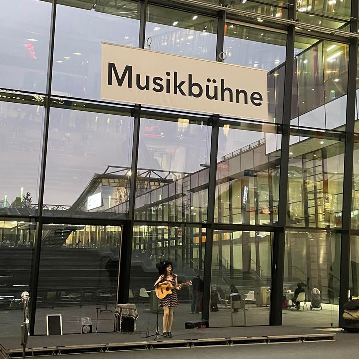 Auf dem derzeit laufenden Stuttgarter MesseHerbst erwarten euch viele spannende Neuheiten. Das Internationales Straßenmusikfestival Ludwigsburg sorgt mit Live-Musik für die richtige Stimmung.🎵 Auf dem Designfest.official könnt ihr besondere und innovat...
