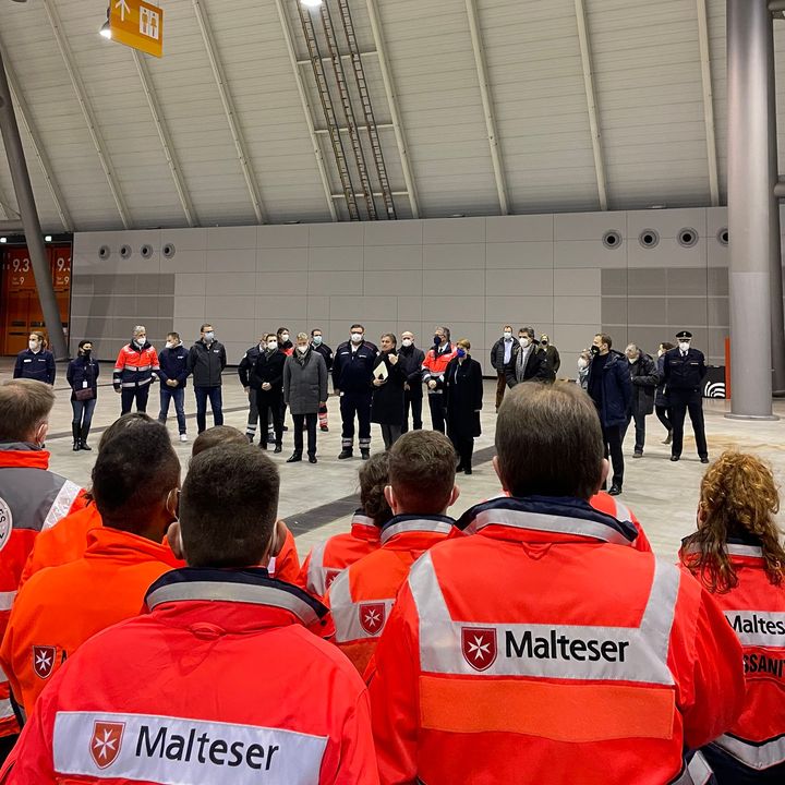 48 Stunden, bis zu 20.000 Impfungen:
Der Impfmarathon in unseren Hallen ist eröffnet. Mit dabei waren u.a. Sozialminister Manfred Lucha, Landrat Heinz Eininger, unser Geschäftsführer Stefan Lohnert und Bezirksgeschäftsführer bei den Malteser Neckar-Alb...