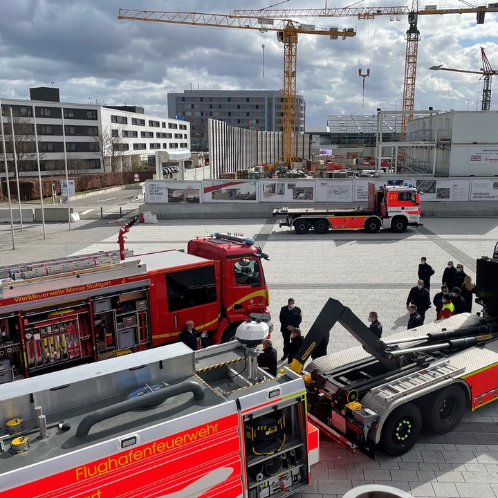 Vor kurzem waren wir wieder Gastgeberin!? 
Die Kommandanten und Kommandantinnen der Werkfeuerwehren im Landkreis Esslingen haben sich zu aktuellen Themen und Aufgaben ausgetauscht. In diesem Rahmen haben die Feuerwehr des Flughafen Stuttgart sowie die...