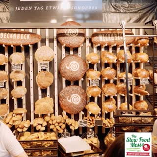 Foodies aufgepasst: Vom 21. bis 24. April findet bei uns wieder die Slow Food Messe statt.🙌 LebensmittelhandwerkerInnen aus ganz Europa präsentieren dort sauber und fair erzeugte Spezialitäten.🥗🍎🧀 Die Produkte, die im Rahmen der Frühjahrsmessen angebot...