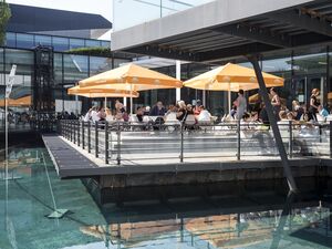 Terrasse Restaurant am Wasser (© Messe Stuttgart)