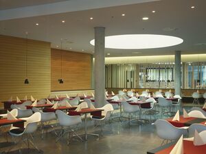 Nebenraum des Restaurants am Wasser (© Messe Stuttgart)