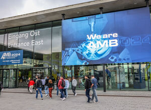 Außerhalb des ICS der Messe Stuttgart ist die neue Video Wall zu sehen.