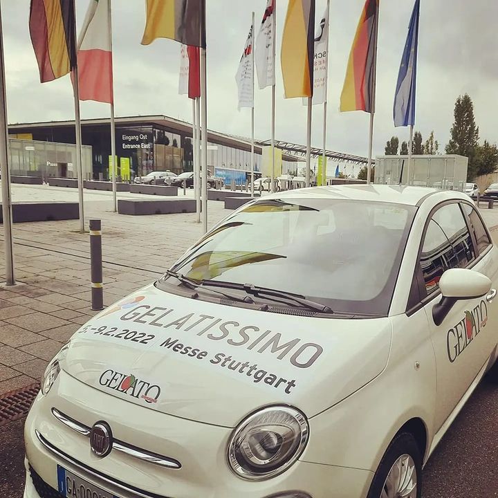 Da ist das gute Stück! Unser Hauptgewinn für den Grand Prix Gelatissimo auf der Gelatissimo Fachmesse ist gerade eingetroffen. ?
#Gelatissimo #gelatissimo2022 #eisFachmesse #eis #gelato #fiat