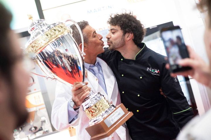 Auf die #GELATISSIMO müssen wir in diesem Jahr leider verzichten. Zum großen Grand Prix Gelatissimo könnt ihr euch aber noch anmelden. Der Eiswettbewerb findet dieses Mal im Rahmend er Südback statt.
#welcomebackin2024 #gelatissimo2024 #vorfreude