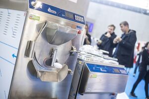 GELATISSIMO - Messe Stuttgart gelatissimo-impressionen-ausstellungsbereich-eismaschine