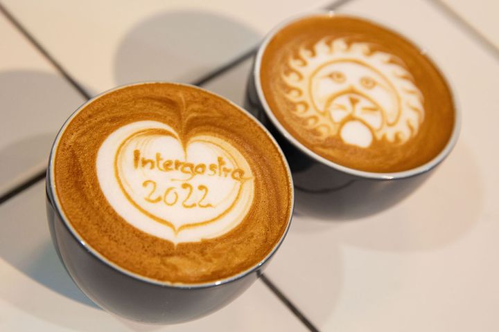 Sehen wir uns auf der CHEF-SACHE in Düsseldorf? Endlich wieder Kollegen und Partner aus der Branche treffen - darauf haben wir uns seit Monaten gefreut. Vom 3. und 4. Oktober 2021 findet ihr uns an der INTERGASTRA Café & Bar. ☕️ Hier erfahrt ihr...
