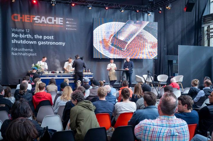 Letzte Woche fand mit der CHEF-SACHE in Düsseldorf eine der ersten Branchen-Events für Gastronomie und Hotellerie statt. Die Bilanz fällt deutlich positiv aus. Drei Erkenntnisse bleiben: Es herrscht Aufbruchstimmung, die deutsche Gastronomiebranche...