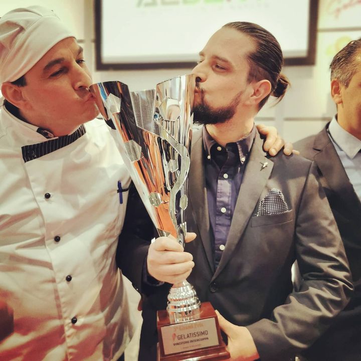 Wir küren auch den Gewinner des Intercoppa Wettbewerbs auf der #Gelatissimo2020. ??
Francesco Barletta vom Barletta Eis in Berlin sichert sich den Pokal.
#intergastra2020 #dabeiseinistalles #iceicebaby #Eis #Eiscreme #gelateria  @ INTERGASTRA
