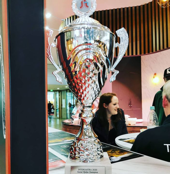 Der Social Media Pokal für den finalen Messetag ging gestern übrigens an VITO. Ist etwas untergegangen, als unser Projektleiter vor Freude über die geniale Messe und im Gefühlsüberschwang nach der Siegerehrung bei der IKA/Olympiade der Köche in d...