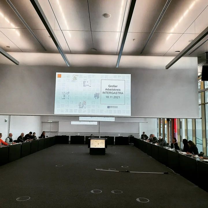 Heute ging es ans Eingemachte! ?? Wir haben uns mit den Verbänden und unseren FachpartnerInnen getroffen, um die Inhalte für die kommende Ausgabe der #INTERGASTRA zu besprechen. Daran, dass die Messe sicher stattfinden kann und dass das vorbereitete Hy...