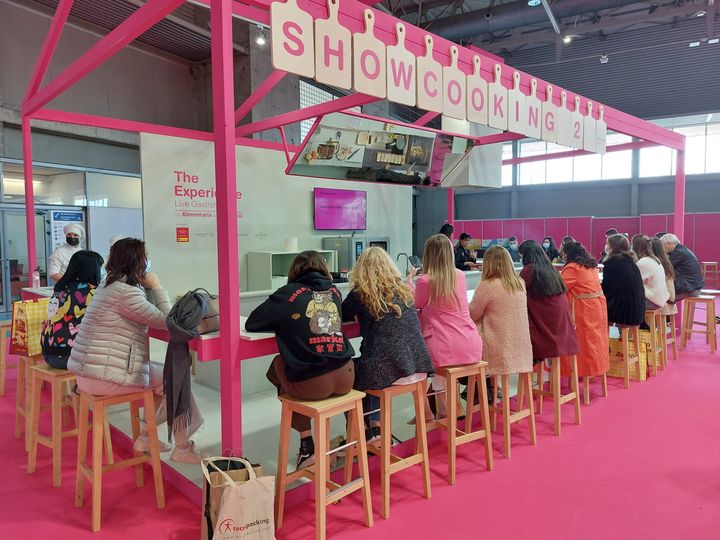 Mit der Hostelco & Alimentaria Barcelona geht die erste große #Horeca-Messe in Westeuropa in diesem Jahr an den Start. ?? Wir sind selbst vor Ort und finden: "Die Verbindung aus #Foodservice und #Equipment ist sehr gut gelungen! Volle Gänge und Stände...