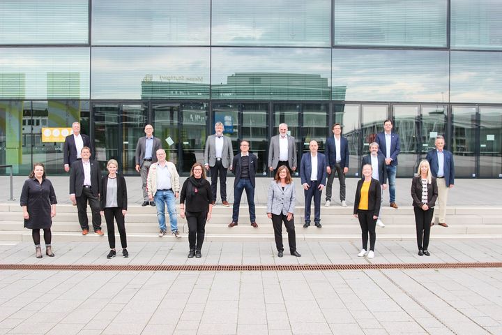 Gestern Abend haben wir rund 20 nationale Journalisten und die Vertreter unserer Trägerverbände Bundesverband Rollladen + Sonnenschutz e.V. , BVT - Verband Tore und Industrieverband Technische Textilien Rollladen Sonnenschutz zum exklusiven R+T Press...