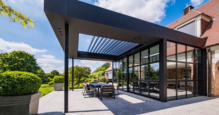 Want to incorporate a bladed roof into an existing roof above a patio, so it integrates seamlessly with your home? The Renson Aero Skye makes it easy! The adjustable blades ensure you can spend time outside in the best possible conditions all year roun...