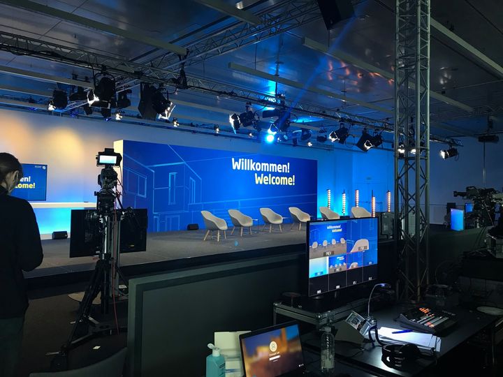 ′′ Behind the scenes ": Our live studio is ready for the first program point, the official opening at 11 pm.
Our partner Neumann & Müller event technology is on site with 15 event technology specialists! Here are some exciting facts about setting:...