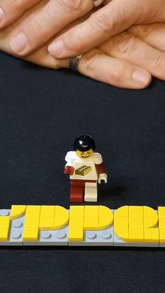 +++Gewinnspiel+++

Schwabenstein 2x4 e.V.-Mitglied Zypper nimmt uns mit in sein Reich der kleinen Steine!  ?✨ Er zeigt, welch unterschiedliche Anwendungsmöglichkeiten die vielseitigen Bausteine bieten und hat zudem auch viele tolle Rätsel und kn...