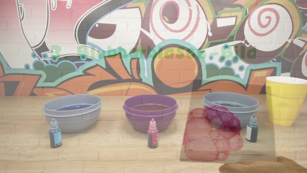 Unsere Aussteller sind weiterhin fleißig und versorgen euch auch abseits der Spielemesse mit tollen Mitmach-Ideen für zuhause! ??

Hier zeigt euch Thomy der Weltenbummler, wie ihr mit bunten Seifenblasen kreativ werden könnt! ?? Mehr üb...