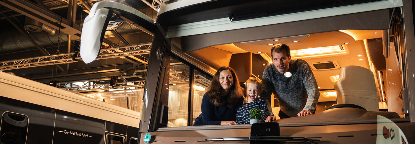 Caravaning Familie im Wohnmobil